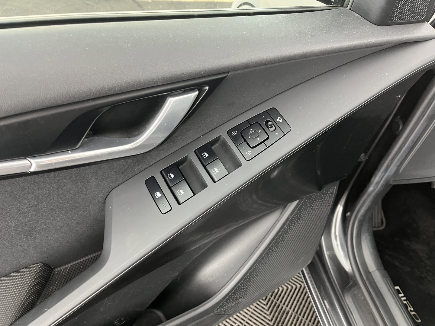 Kia Niro EV DynamicLine 64.8 kWh [3-Fase-11kW] {SoH-96%} (INCL.BTW) Aut. *LEATHER-FABRIC | ADAPTIVE-CRUISE | DIGI-COCKPIT | KEYLESS | CAMERA | DAB | COMFORTSEATS | SHIFTPADDLES | ECC | PDC | 17''ALU*