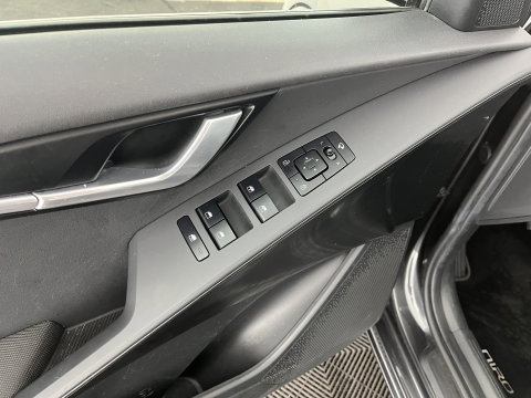 Kia Niro EV DynamicLine 64.8 kWh [3-Fase-11kW] {SoH-96%} (INCL.BTW) Aut. *LEATHER-FABRIC | ADAPTIVE-CRUISE | DIGI-COCKPIT | KEYLESS | CAMERA | DAB | COMFORTSEATS | SHIFTPADDLES | ECC | PDC | 17''ALU*
