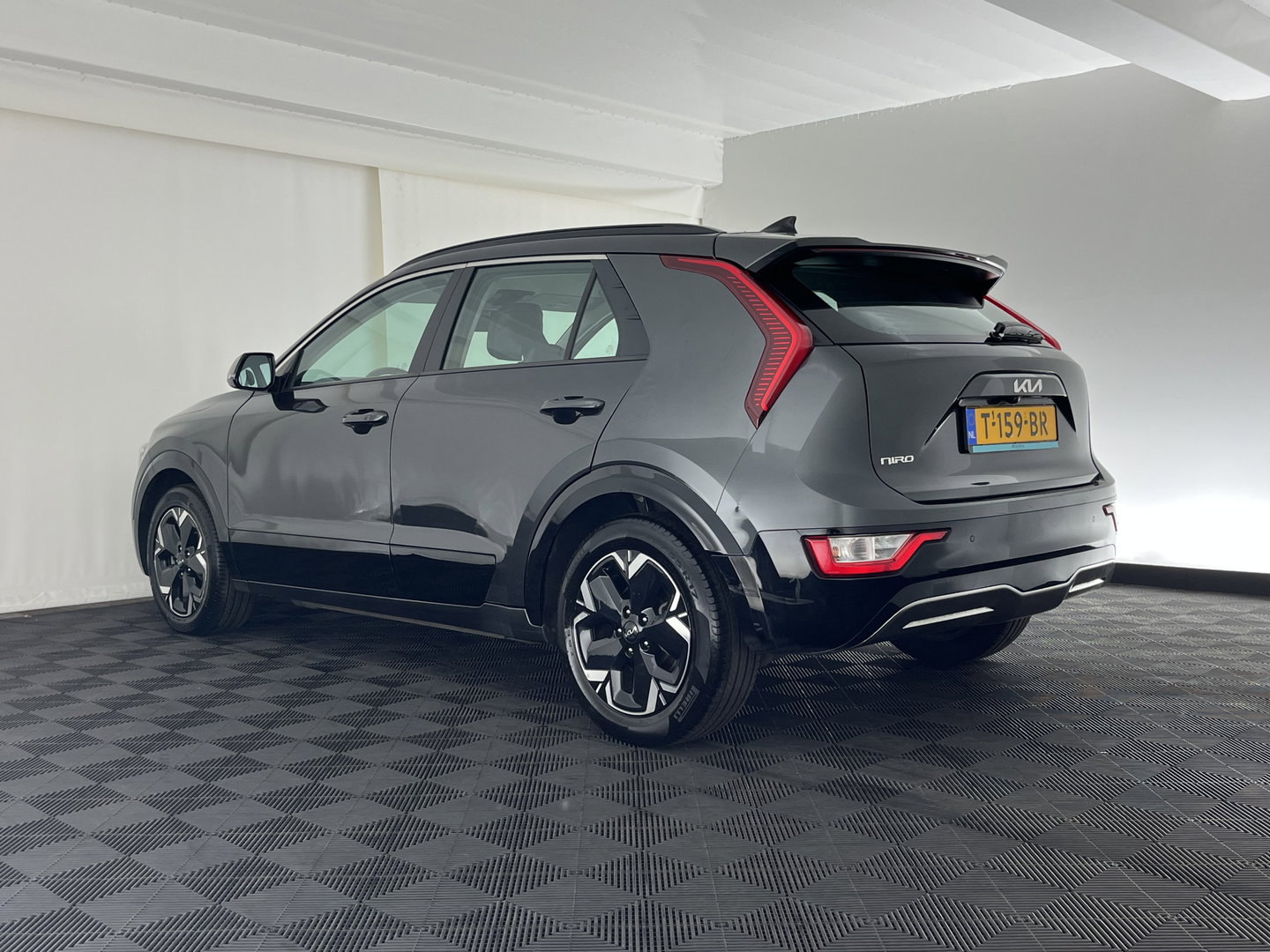 Kia Niro EV DynamicLine 64.8 kWh [3-Fase-11kW] {SoH-96%} (INCL.BTW) Aut. *LEATHER-FABRIC | ADAPTIVE-CRUISE | DIGI-COCKPIT | KEYLESS | CAMERA | DAB | COMFORTSEATS | SHIFTPADDLES | ECC | PDC | 17''ALU*