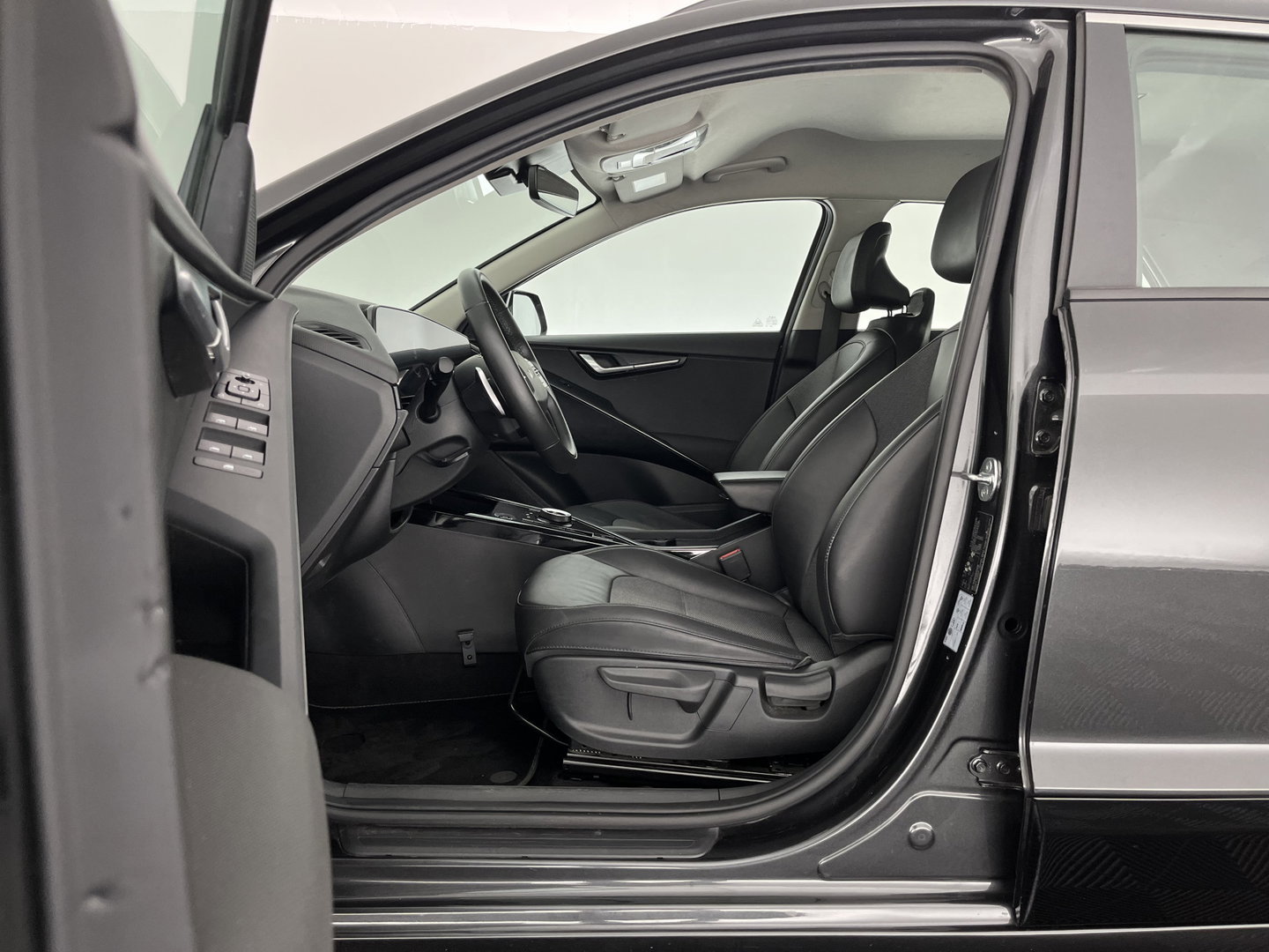 Kia Niro EV DynamicLine 64.8 kWh [3-Fase-11kW] {SoH-96%} (INCL.BTW) Aut. *LEATHER-FABRIC | ADAPTIVE-CRUISE | DIGI-COCKPIT | KEYLESS | CAMERA | DAB | COMFORTSEATS | SHIFTPADDLES | ECC | PDC | 17''ALU*