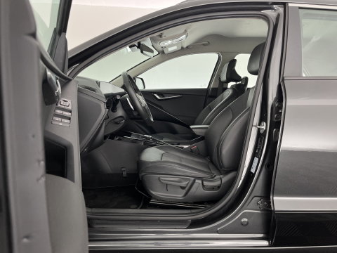 Kia Niro EV DynamicLine 64.8 kWh [3-Fase-11kW] {SoH-96%} (INCL.BTW) Aut. *LEATHER-FABRIC | ADAPTIVE-CRUISE | DIGI-COCKPIT | KEYLESS | CAMERA | DAB | COMFORTSEATS | SHIFTPADDLES | ECC | PDC | 17''ALU*