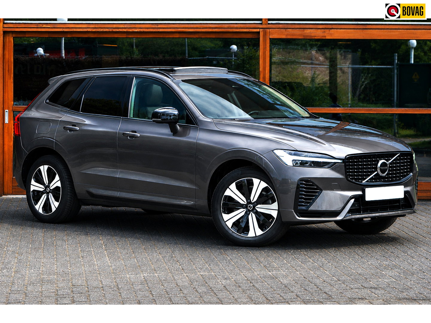 Volvo XC60 T6 Hybride AWD Plus Dark LONG RANGE| Panoramadak | Harman/Kardon | Camera | Stoel + Stuur Verwarmd |