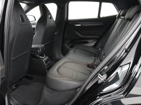 BMW X2 xDrive25e Goldplay Edition | SOH 82,1% | M Sport | Leder | Head-Up | Sportstoelen | 19'' velgen | Sfeerverlichting | Camera | Stoelverwarming | Navigatie | Full LED | Keyless | DAB | Park Assist | Memory | PHEV | Plug In