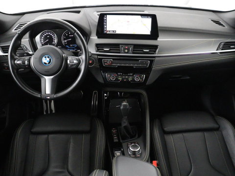 BMW X2 xDrive25e Goldplay Edition | SOH 82,1% | M Sport | Leder | Head-Up | Sportstoelen | 19'' velgen | Sfeerverlichting | Camera | Stoelverwarming | Navigatie | Full LED | Keyless | DAB | Park Assist | Memory | PHEV | Plug In