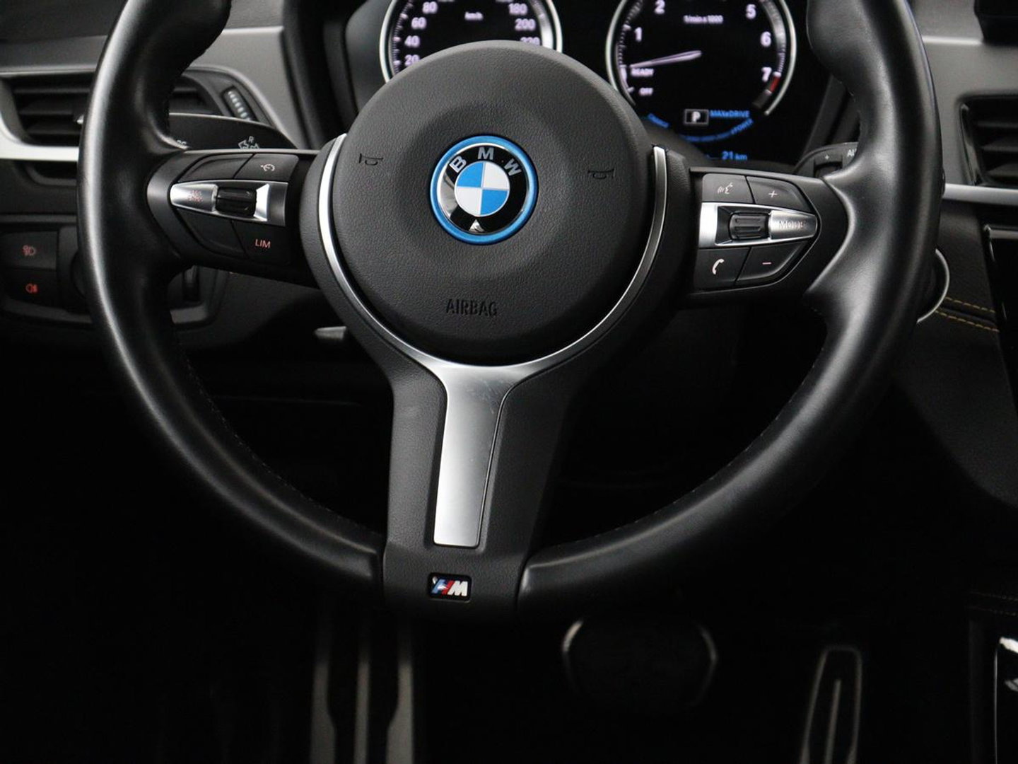 BMW X2 xDrive25e Goldplay Edition | SOH 82,1% | M Sport | Leder | Head-Up | Sportstoelen | 19'' velgen | Sfeerverlichting | Camera | Stoelverwarming | Navigatie | Full LED | Keyless | DAB | Park Assist | Memory | PHEV | Plug In
