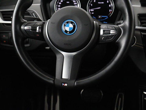 BMW X2 xDrive25e Goldplay Edition | SOH 82,1% | M Sport | Leder | Head-Up | Sportstoelen | 19'' velgen | Sfeerverlichting | Camera | Stoelverwarming | Navigatie | Full LED | Keyless | DAB | Park Assist | Memory | PHEV | Plug In