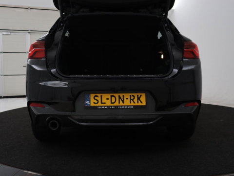 BMW X2 xDrive25e Goldplay Edition | SOH 82,1% | M Sport | Leder | Head-Up | Sportstoelen | 19'' velgen | Sfeerverlichting | Camera | Stoelverwarming | Navigatie | Full LED | Keyless | DAB | Park Assist | Memory | PHEV | Plug In