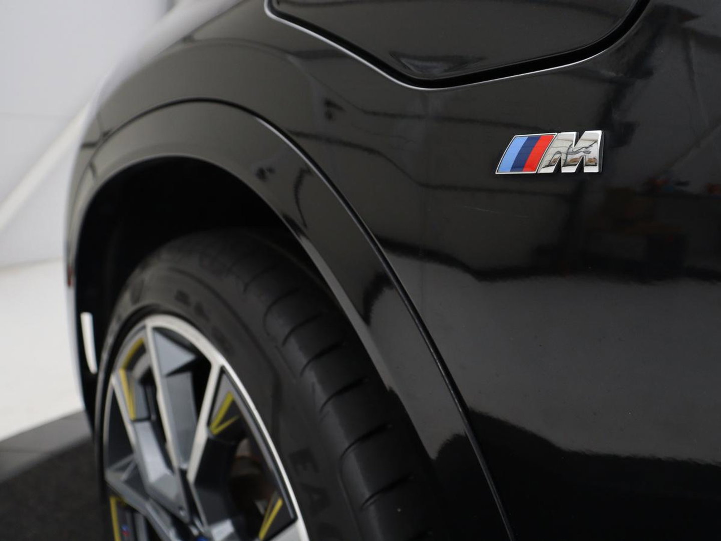 BMW X2 xDrive25e Goldplay Edition | SOH 82,1% | M Sport | Leder | Head-Up | Sportstoelen | 19'' velgen | Sfeerverlichting | Camera | Stoelverwarming | Navigatie | Full LED | Keyless | DAB | Park Assist | Memory | PHEV | Plug In