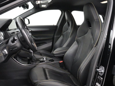 BMW X2 xDrive25e Goldplay Edition | SOH 82,1% | M Sport | Leder | Head-Up | Sportstoelen | 19'' velgen | Sfeerverlichting | Camera | Stoelverwarming | Navigatie | Full LED | Keyless | DAB | Park Assist | Memory | PHEV | Plug In