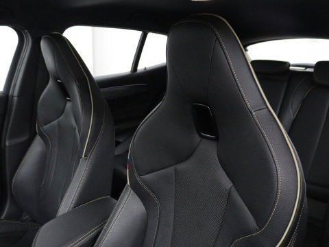 BMW X2 xDrive25e Goldplay Edition | SOH 82,1% | M Sport | Leder | Head-Up | Sportstoelen | 19'' velgen | Sfeerverlichting | Camera | Stoelverwarming | Navigatie | Full LED | Keyless | DAB | Park Assist | Memory | PHEV | Plug In
