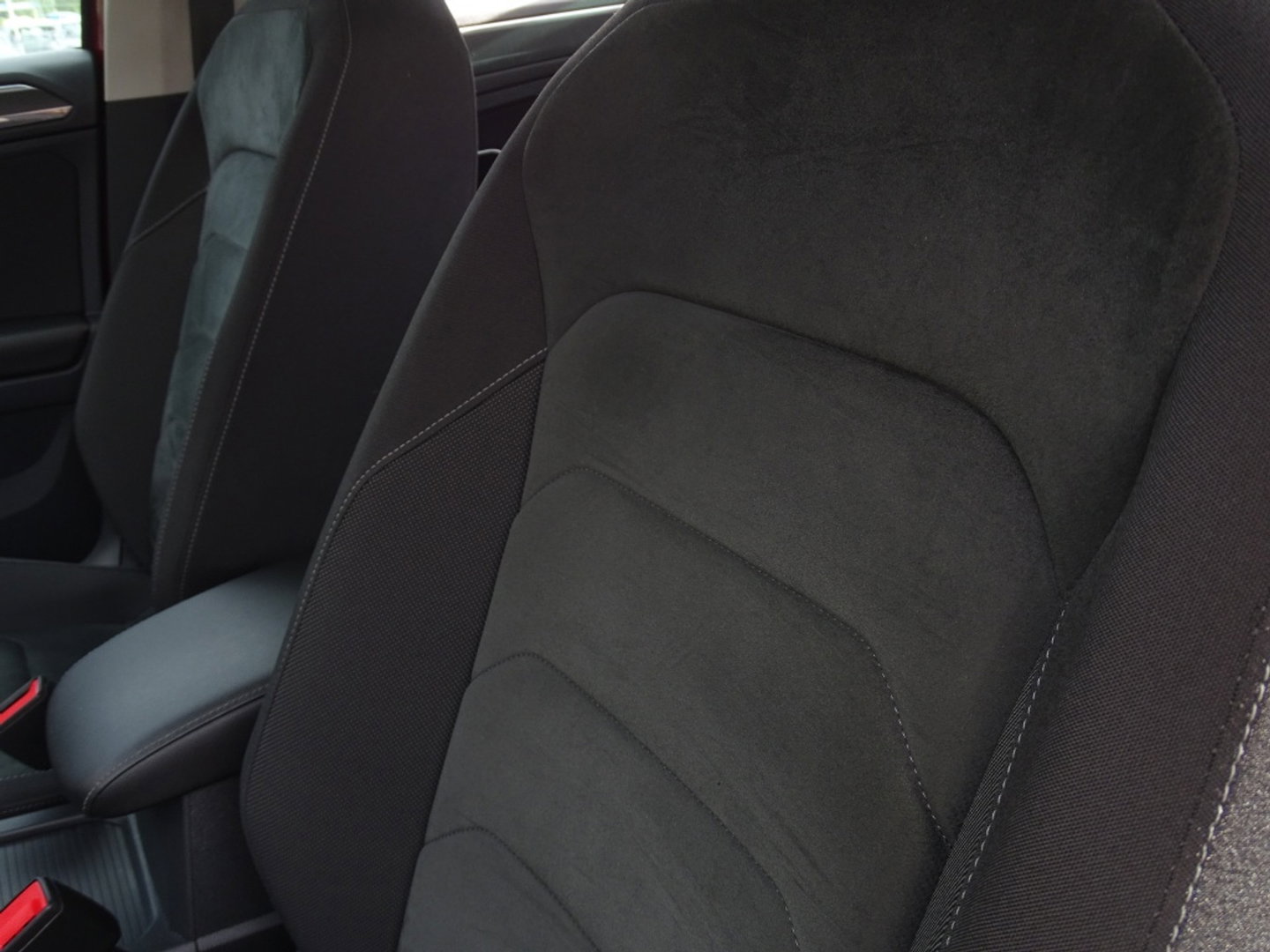 Volkswagen Tiguan 2.0 TSI 4-Motion 180 PK / R-Line / RNS / LED
