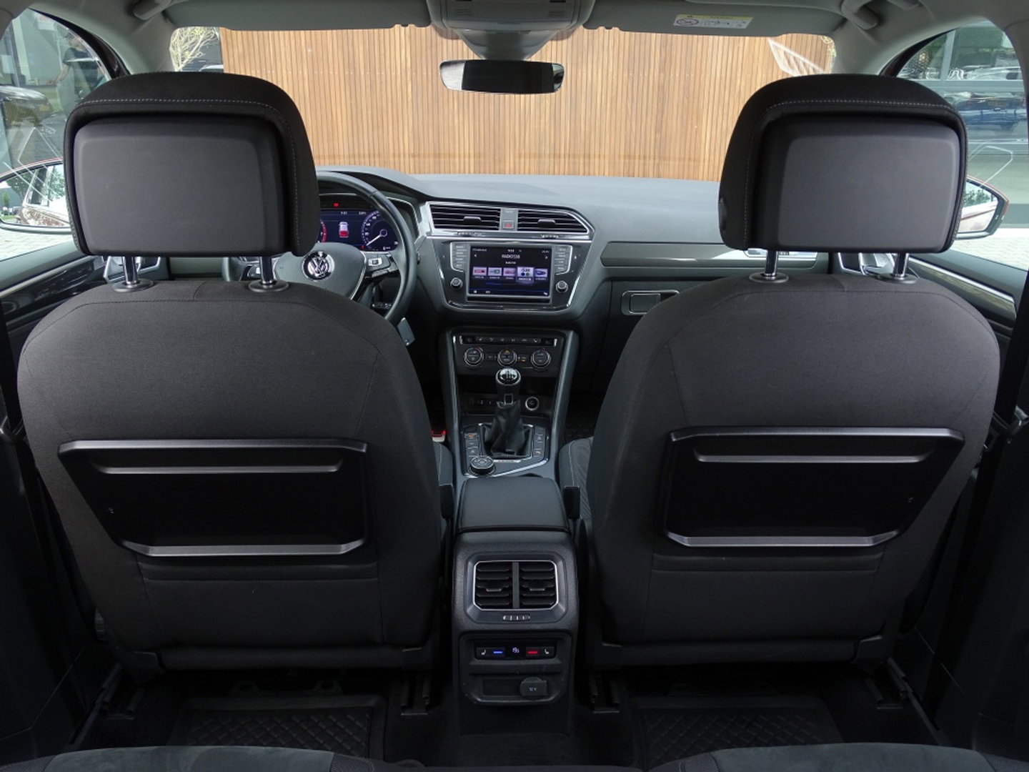 Volkswagen Tiguan 2.0 TSI 4-Motion 180 PK / R-Line / RNS / LED