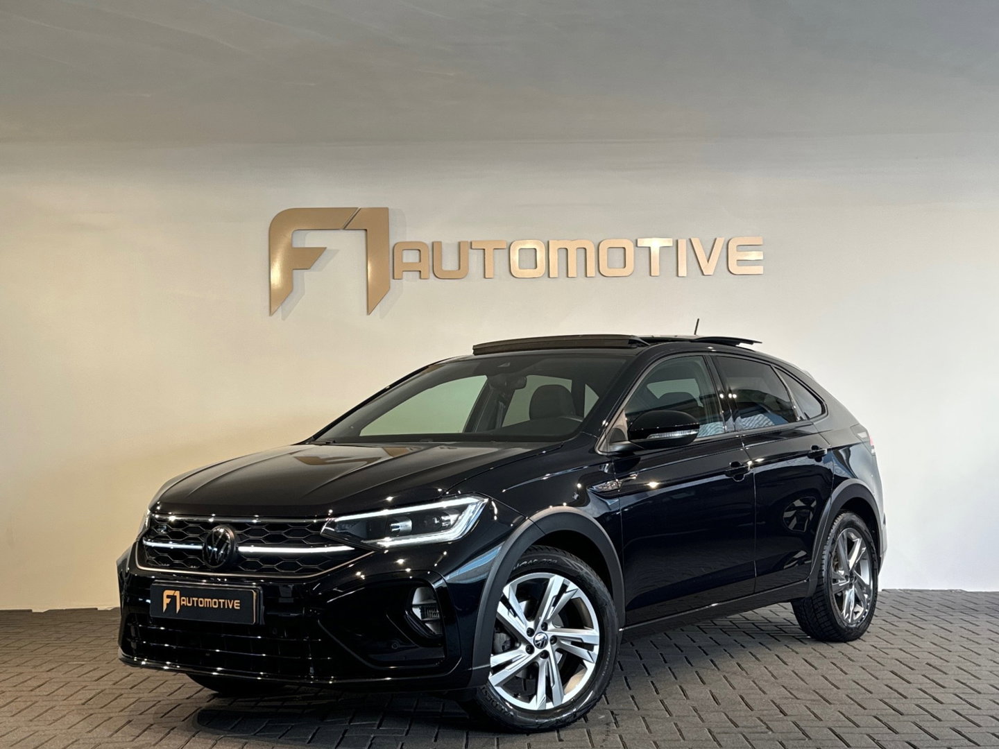 Volkswagen Taigo 1.5 TSI R-Line Pano|Keyless|Beats|Camera