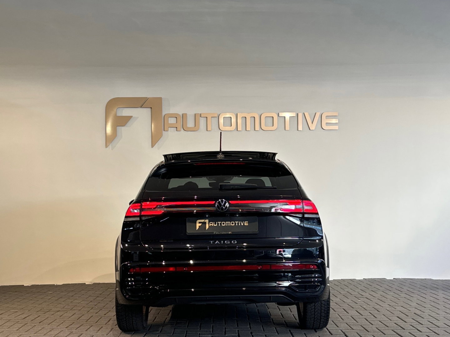Volkswagen Taigo 1.5 TSI R-Line Pano|Keyless|Beats|Camera
