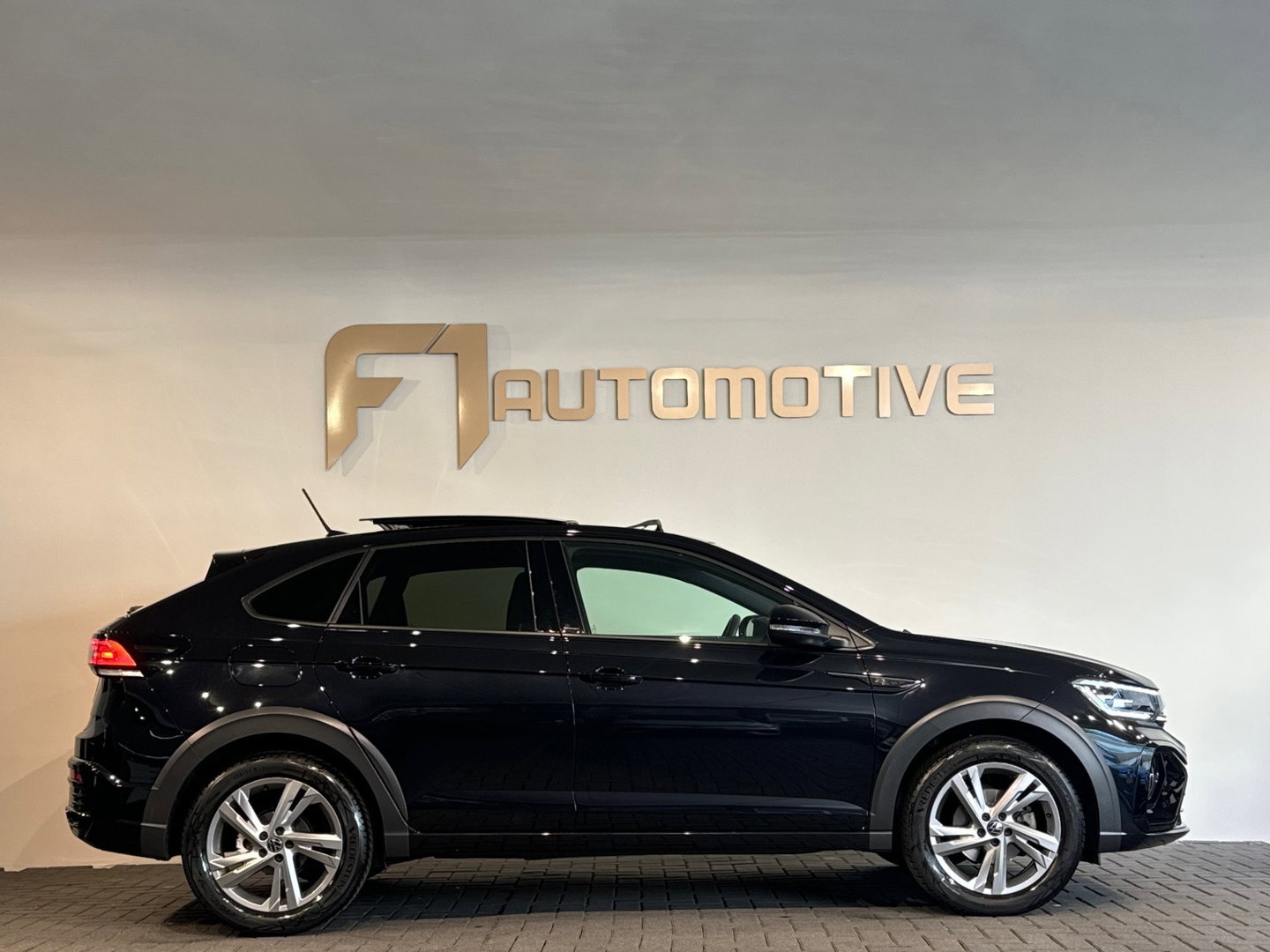 Volkswagen Taigo 1.5 TSI R-Line Pano|Keyless|Beats|Camera