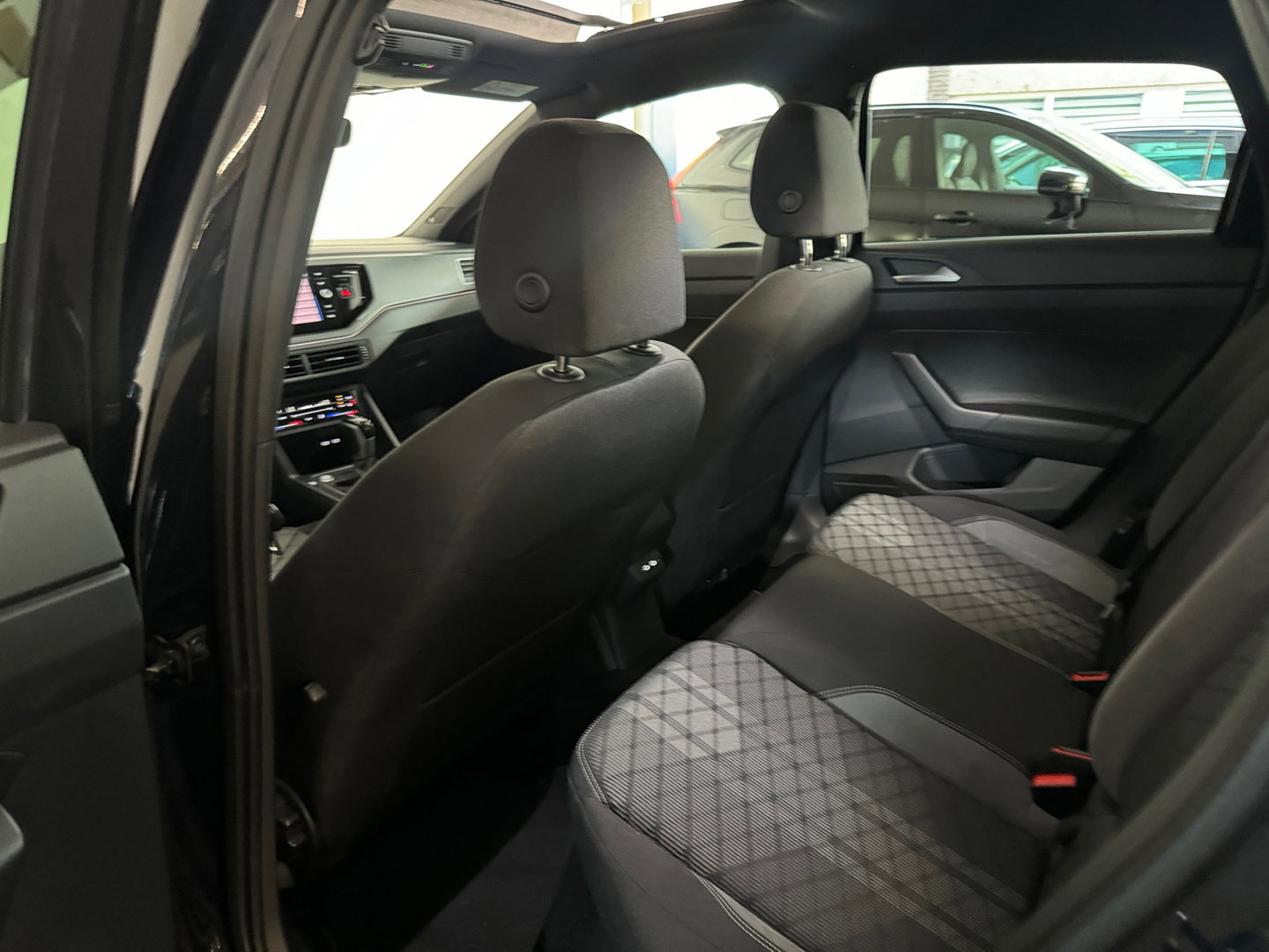 Volkswagen Taigo 1.5 TSI R-Line Pano|Keyless|Beats|Camera