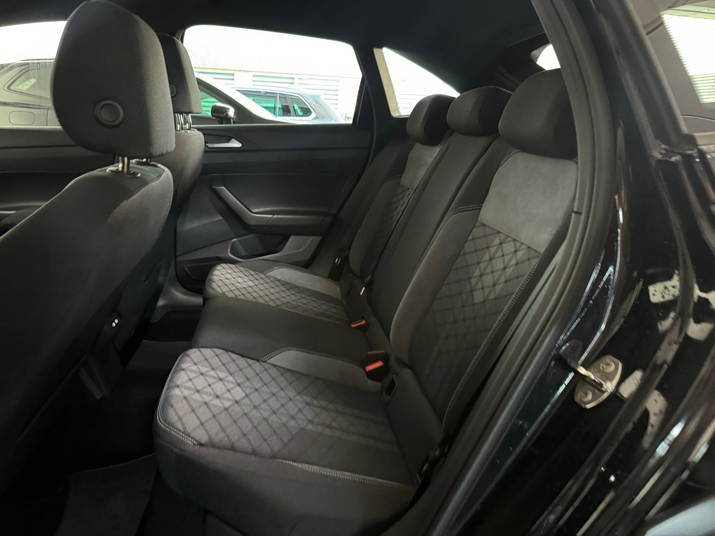 Volkswagen Taigo 1.5 TSI R-Line Pano|Keyless|Beats|Camera