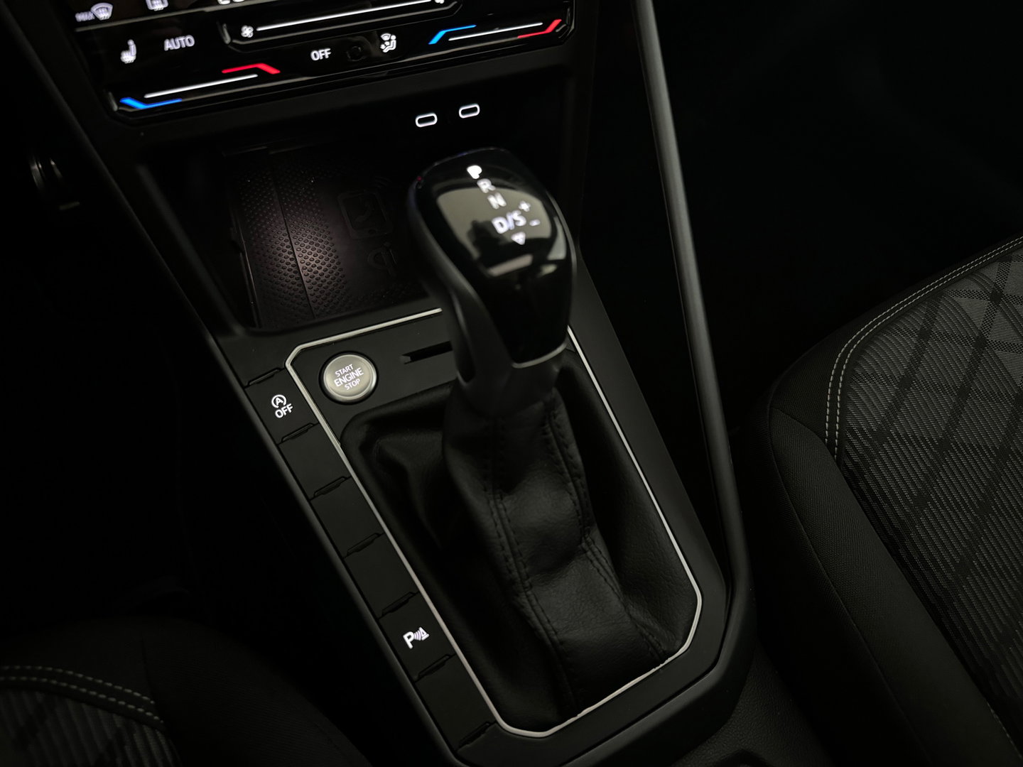 Volkswagen Taigo 1.5 TSI R-Line Pano|Keyless|Beats|Camera