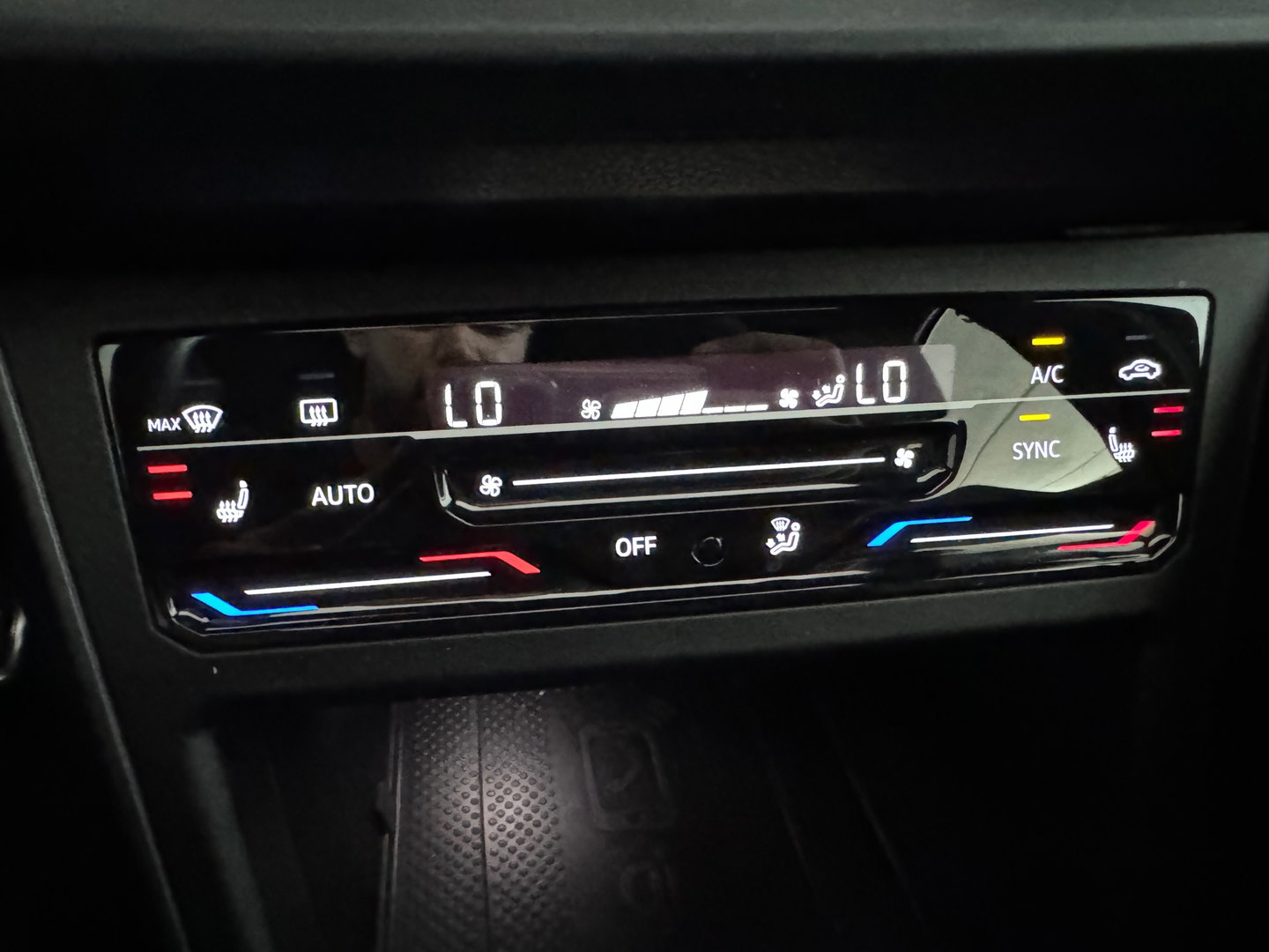 Volkswagen Taigo 1.5 TSI R-Line Pano|Keyless|Beats|Camera