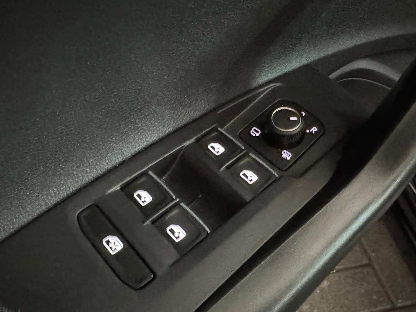 Volkswagen Taigo 1.5 TSI R-Line Pano|Keyless|Beats|Camera