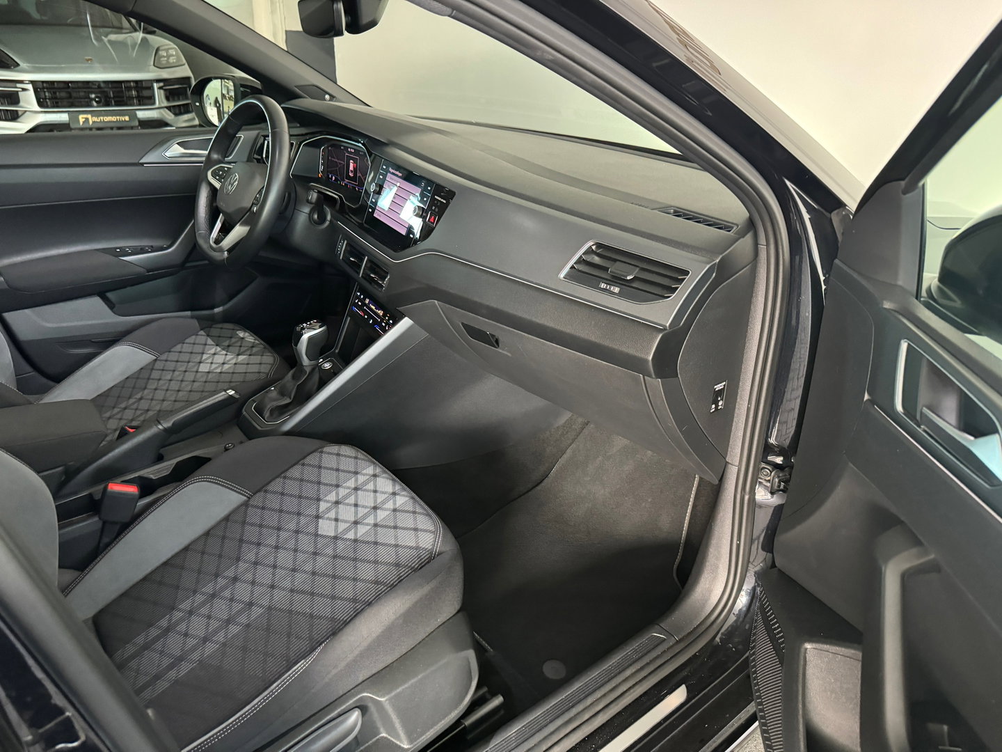 Volkswagen Taigo 1.5 TSI R-Line Pano|Keyless|Beats|Camera
