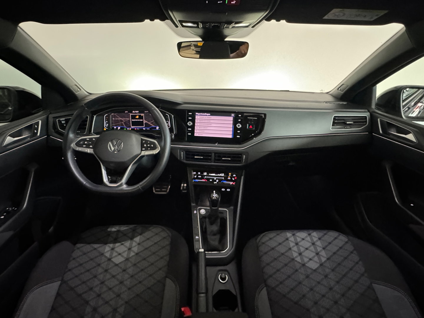 Volkswagen Taigo 1.5 TSI R-Line Pano|Keyless|Beats|Camera