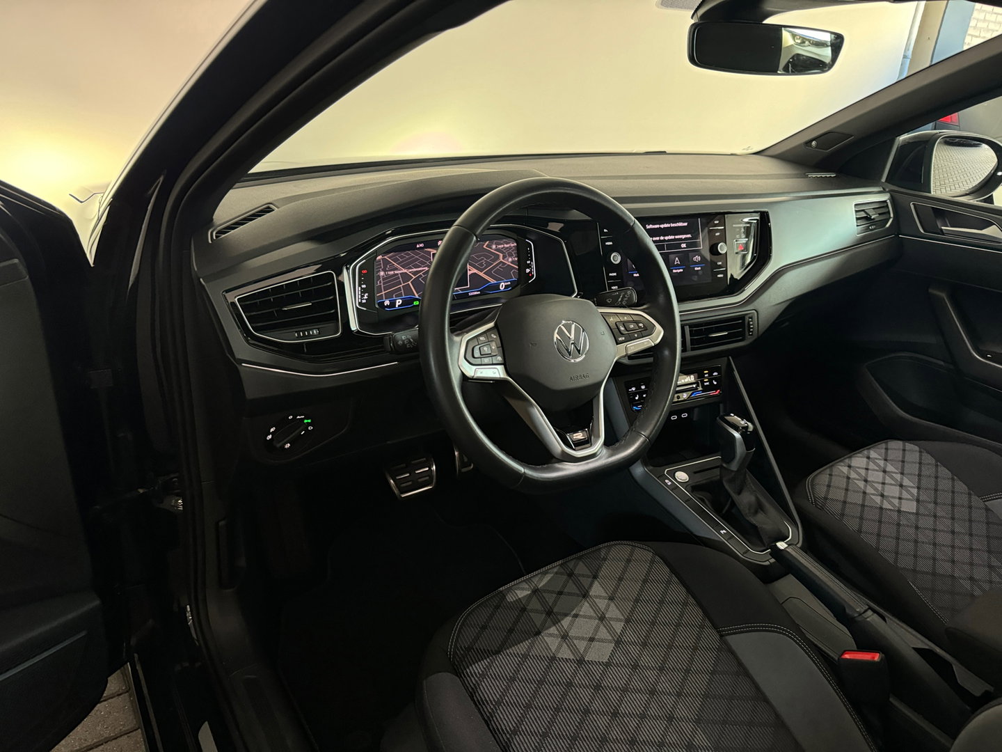 Volkswagen Taigo 1.5 TSI R-Line Pano|Keyless|Beats|Camera