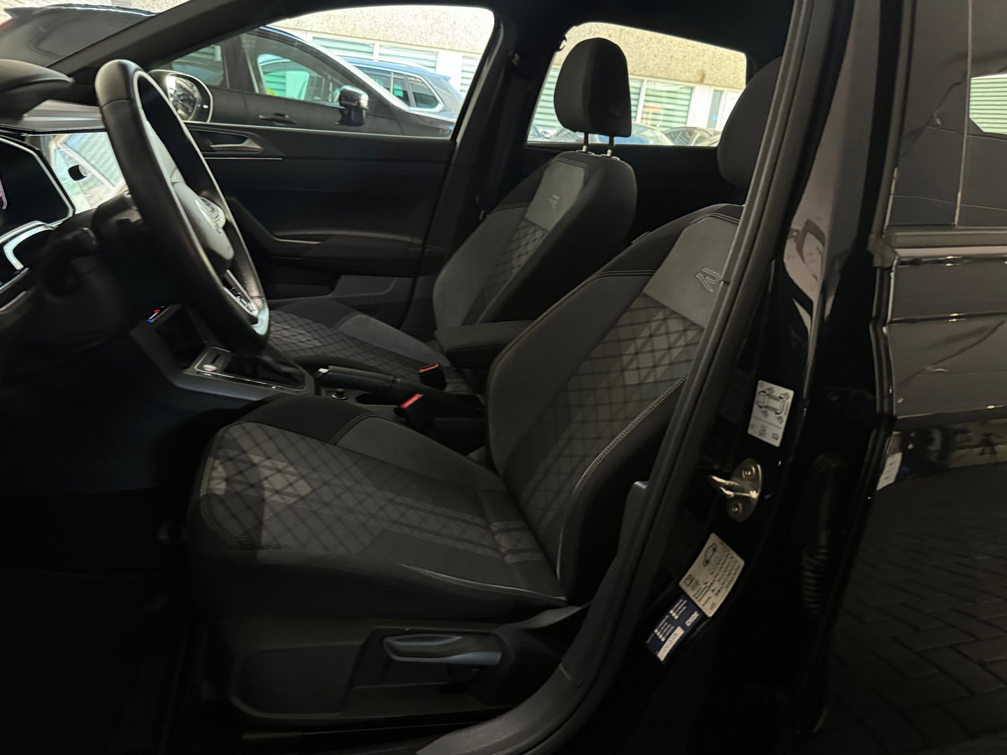 Volkswagen Taigo 1.5 TSI R-Line Pano|Keyless|Beats|Camera