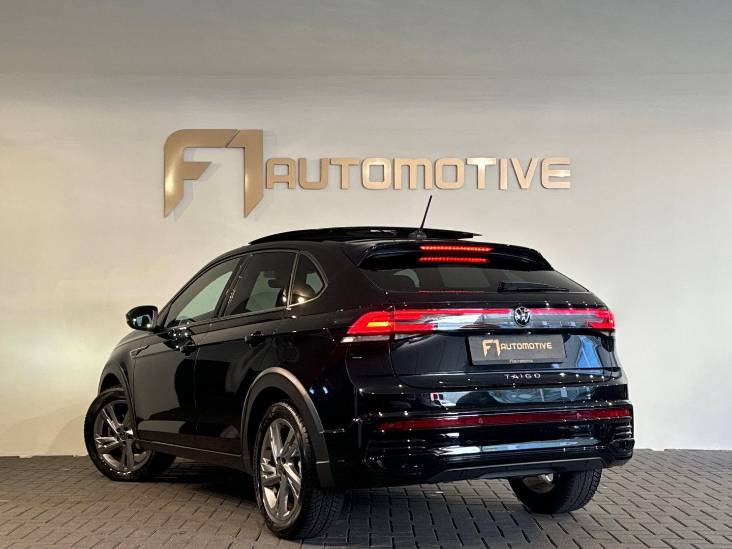Volkswagen Taigo 1.5 TSI R-Line Pano|Keyless|Beats|Camera