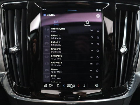 Volvo V90 2.0 T6 Plug In AWD Inscription | SOH 97% | Panoramadak | Head-Up | Leder | Harman/Kardon | 20'' | 360 Camera | Stoelverwarming | Carplay | Full LED | Stuurverwarming | PHEV