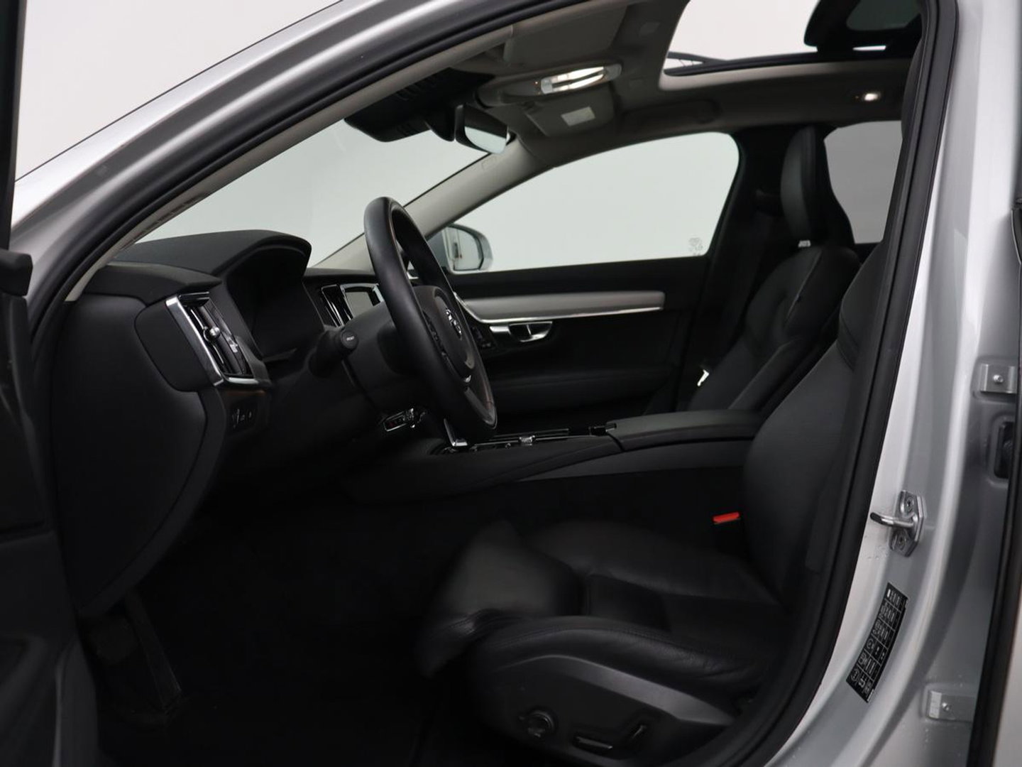 Volvo V90 2.0 T6 Plug In AWD Inscription | SOH 97% | Panoramadak | Head-Up | Leder | Harman/Kardon | 20'' | 360 Camera | Stoelverwarming | Carplay | Full LED | Stuurverwarming | PHEV
