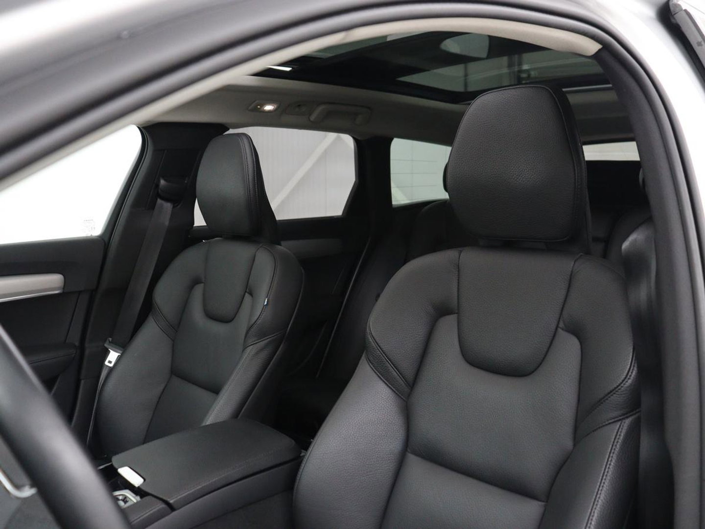 Volvo V90 2.0 T6 Plug In AWD Inscription | SOH 97% | Panoramadak | Head-Up | Leder | Harman/Kardon | 20'' | 360 Camera | Stoelverwarming | Carplay | Full LED | Stuurverwarming | PHEV