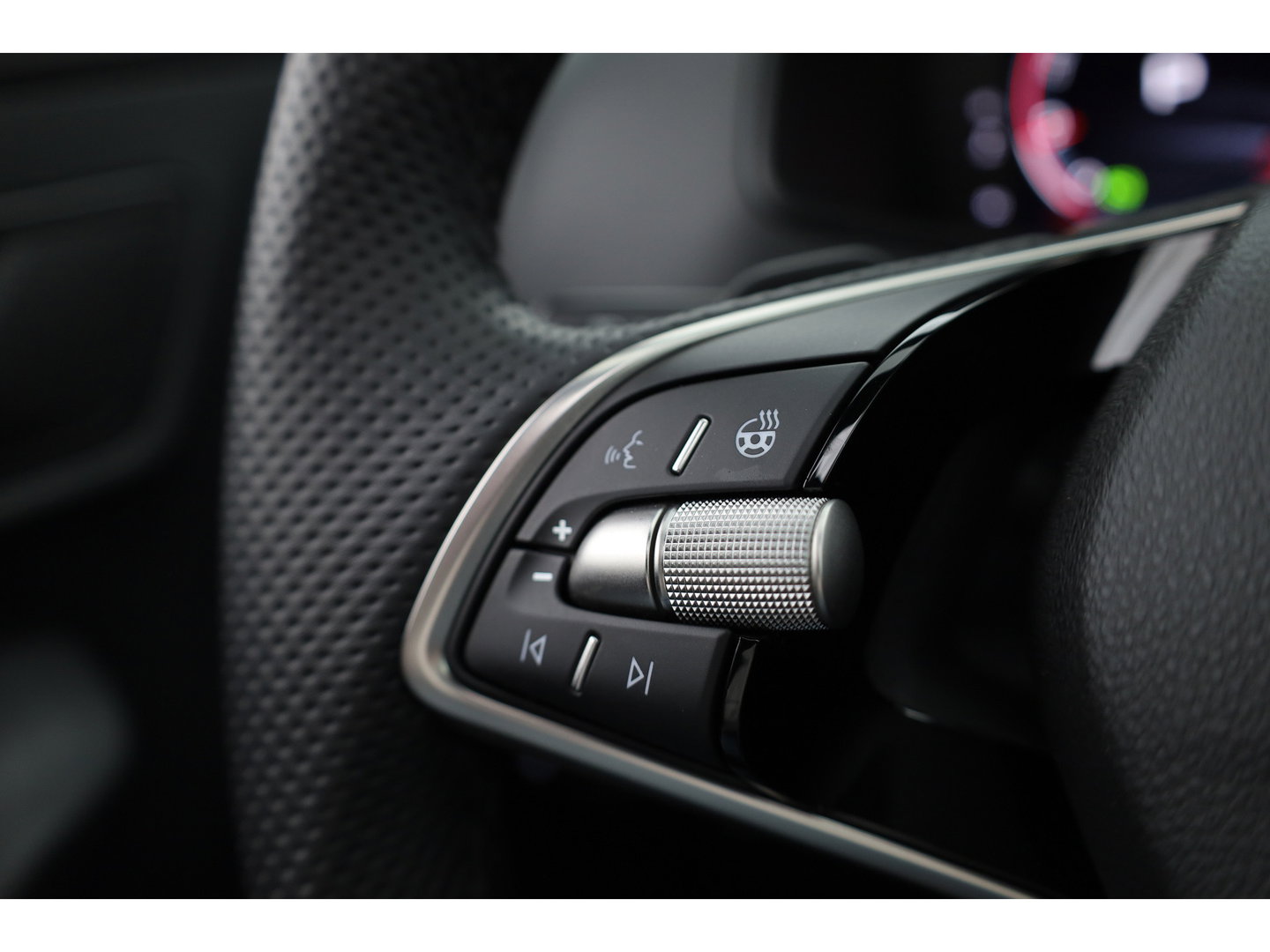 Škoda Karoq 1.5 TSI ACT Sportline Business | Pano | Adapt. Cruise | Navi | CarPlay | Stoel-Stuurverw. | DAB | PDC A