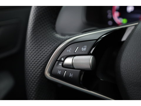 Škoda Karoq 1.5 TSI ACT Sportline Business | Pano | Adapt. Cruise | Navi | CarPlay | Stoel-Stuurverw. | DAB | PDC A