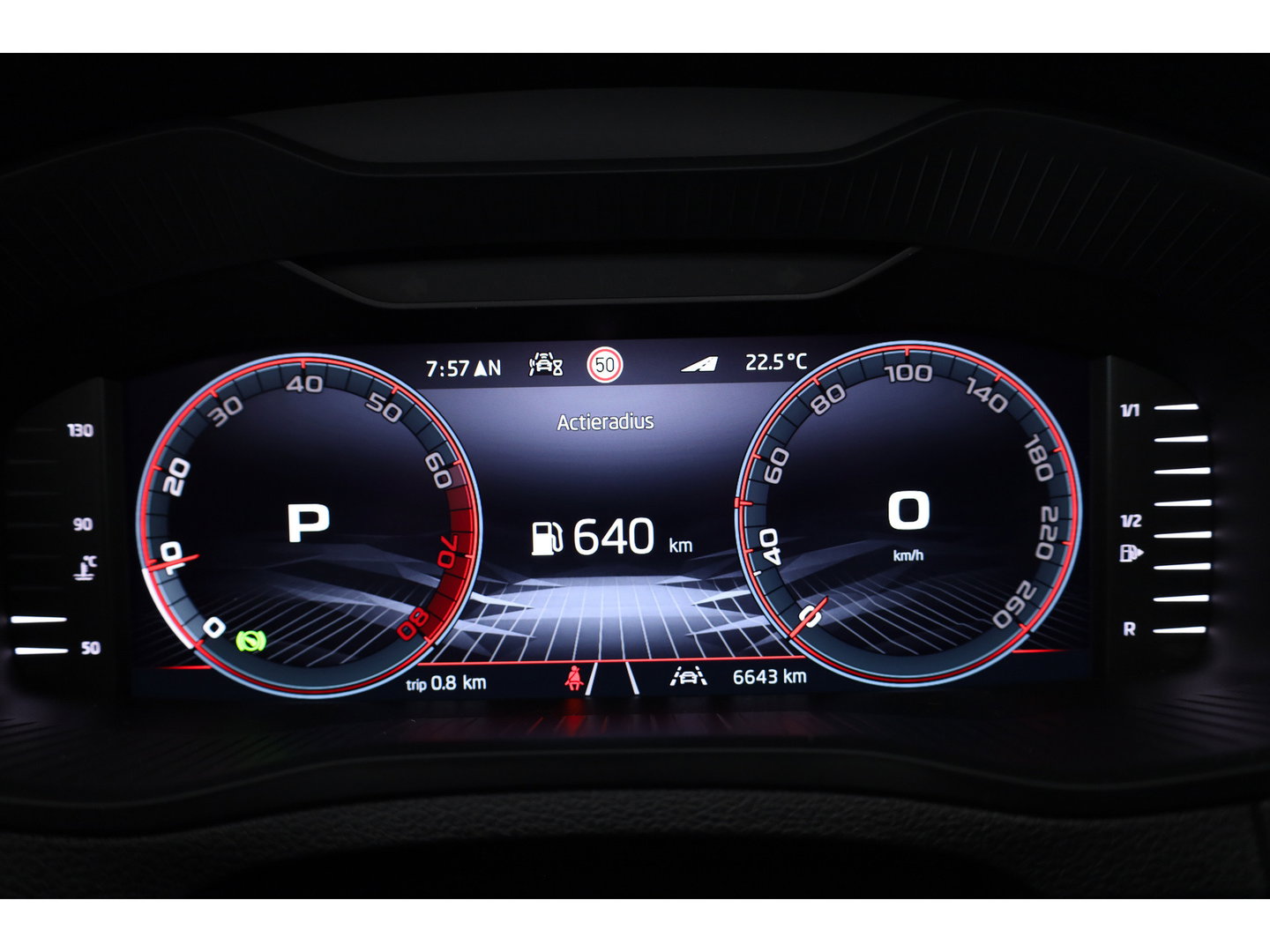 Škoda Karoq 1.5 TSI ACT Sportline Business | Pano | Adapt. Cruise | Navi | CarPlay | Stoel-Stuurverw. | DAB | PDC A