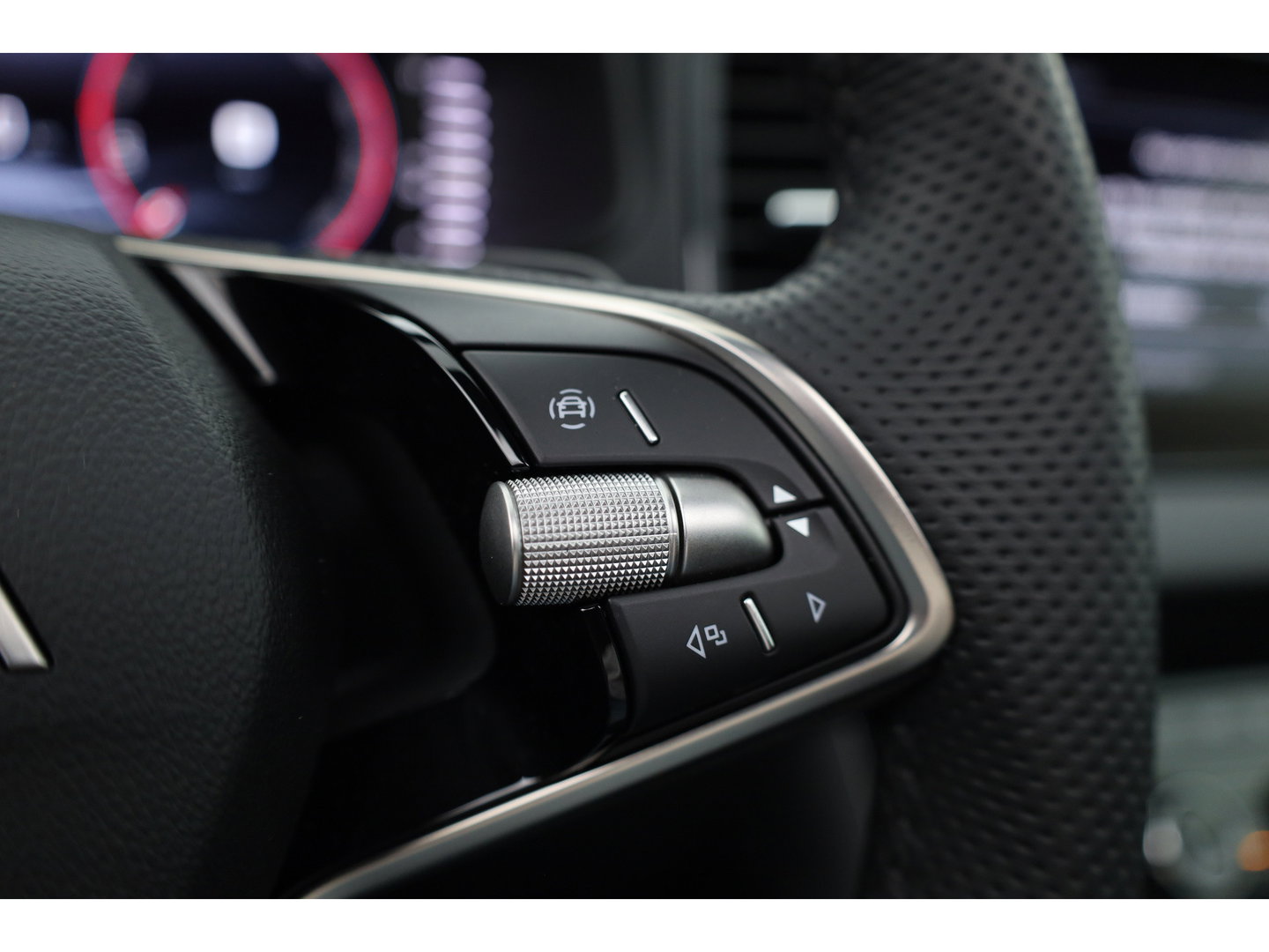 Škoda Karoq 1.5 TSI ACT Sportline Business | Pano | Adapt. Cruise | Navi | CarPlay | Stoel-Stuurverw. | DAB | PDC A