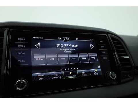 Škoda Karoq 1.5 TSI ACT Sportline Business | Pano | Adapt. Cruise | Navi | CarPlay | Stoel-Stuurverw. | DAB | PDC A