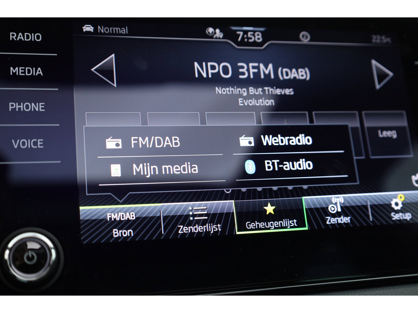 Škoda Karoq 1.5 TSI ACT Sportline Business | Pano | Adapt. Cruise | Navi | CarPlay | Stoel-Stuurverw. | DAB | PDC A