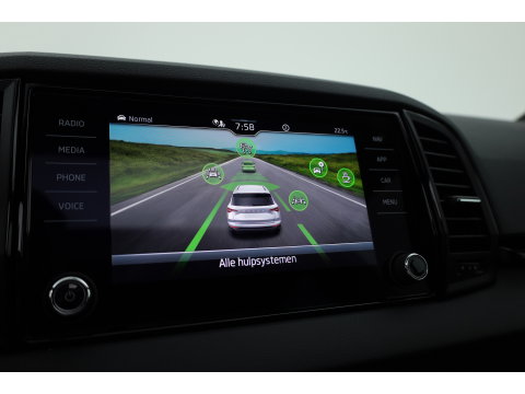 Škoda Karoq 1.5 TSI ACT Sportline Business | Pano | Adapt. Cruise | Navi | CarPlay | Stoel-Stuurverw. | DAB | PDC A
