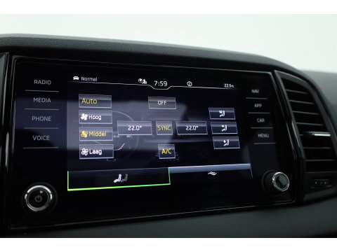 Škoda Karoq 1.5 TSI ACT Sportline Business | Pano | Adapt. Cruise | Navi | CarPlay | Stoel-Stuurverw. | DAB | PDC A