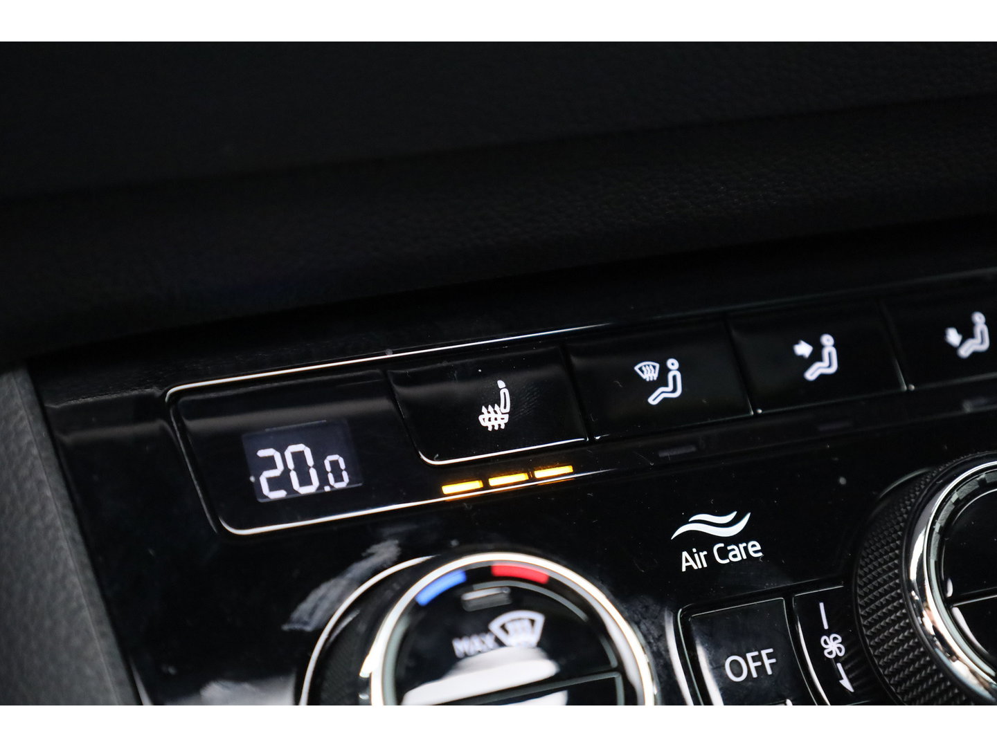 Škoda Karoq 1.5 TSI ACT Sportline Business | Pano | Adapt. Cruise | Navi | CarPlay | Stoel-Stuurverw. | DAB | PDC A