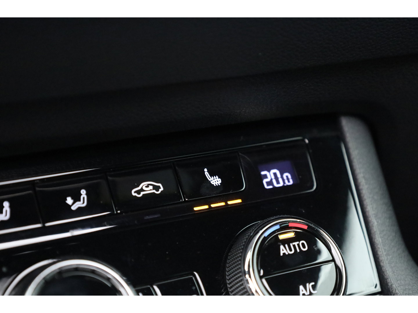 Škoda Karoq 1.5 TSI ACT Sportline Business | Pano | Adapt. Cruise | Navi | CarPlay | Stoel-Stuurverw. | DAB | PDC A