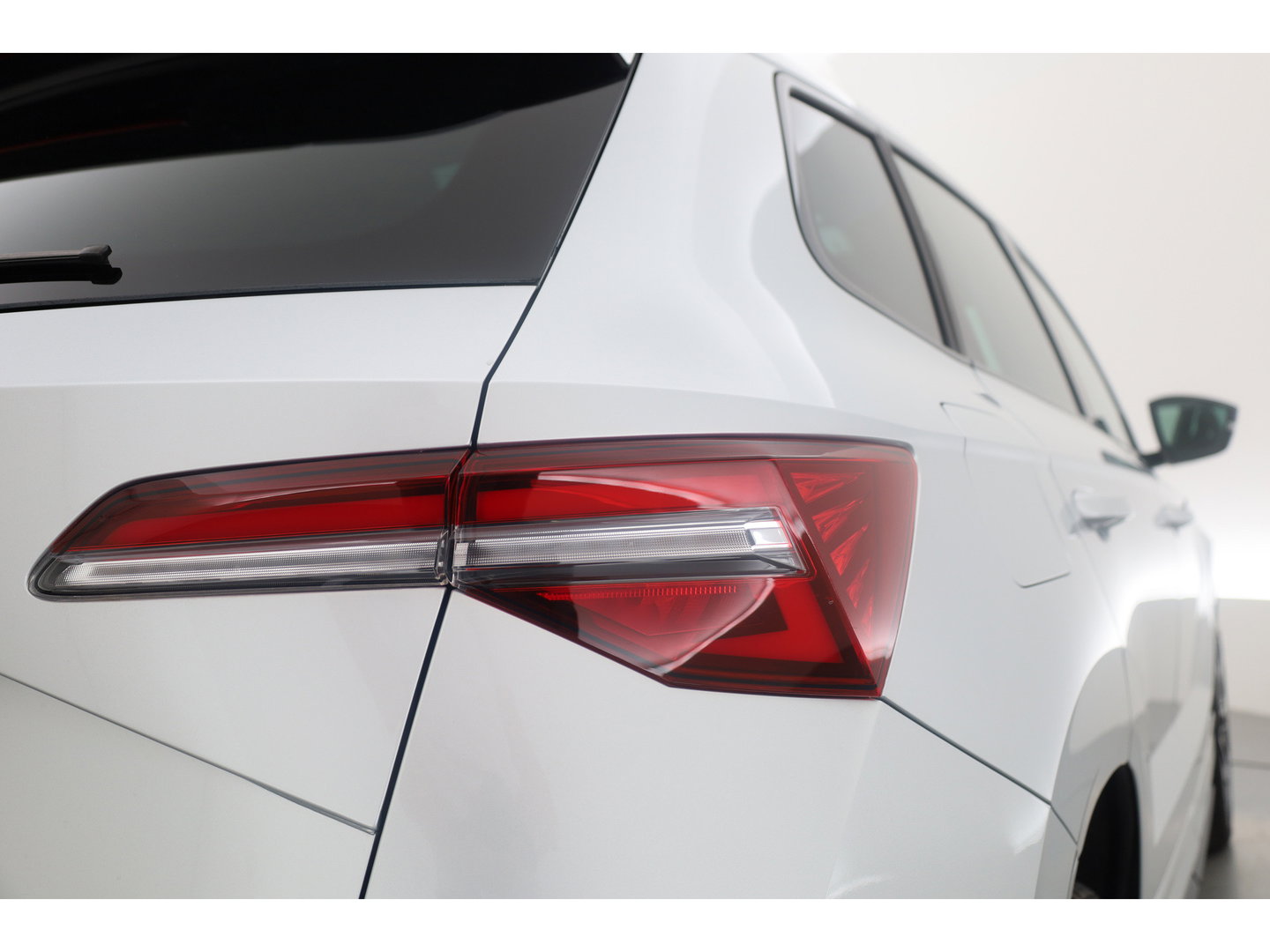 Škoda Karoq 1.5 TSI ACT Sportline Business | Pano | Adapt. Cruise | Navi | CarPlay | Stoel-Stuurverw. | DAB | PDC A