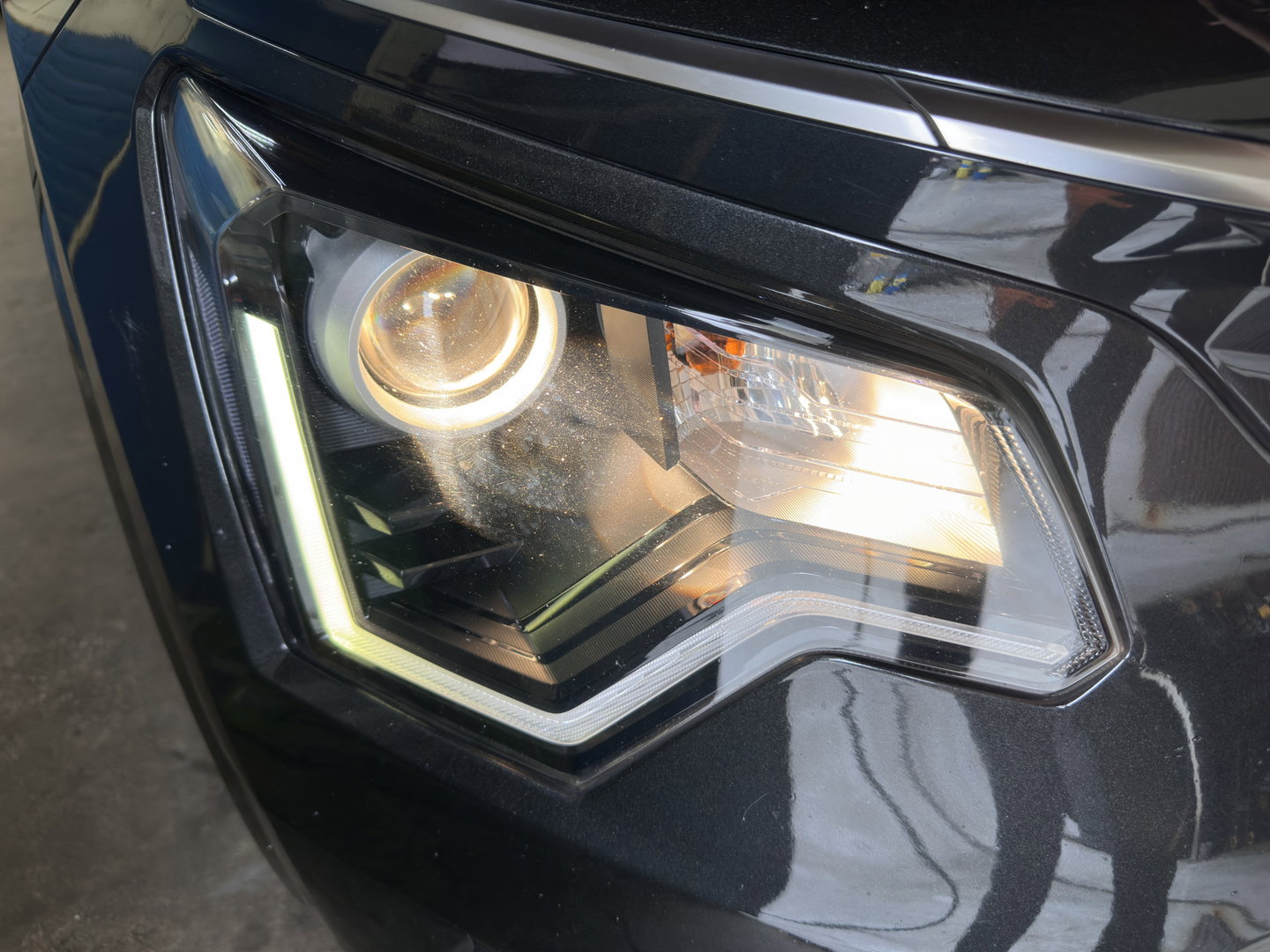 Kia Niro EV DynamicLine 64.8 kWh [3-Fase-11kW] {SoH-96%} (INCL.BTW) Aut. *LEATHER-FABRIC | ADAPTIVE-CRUISE | DIGI-COCKPIT | KEYLESS | CAMERA | DAB | COMFORTSEATS | SHIFTPADDLES | ECC | PDC | 17''ALU*