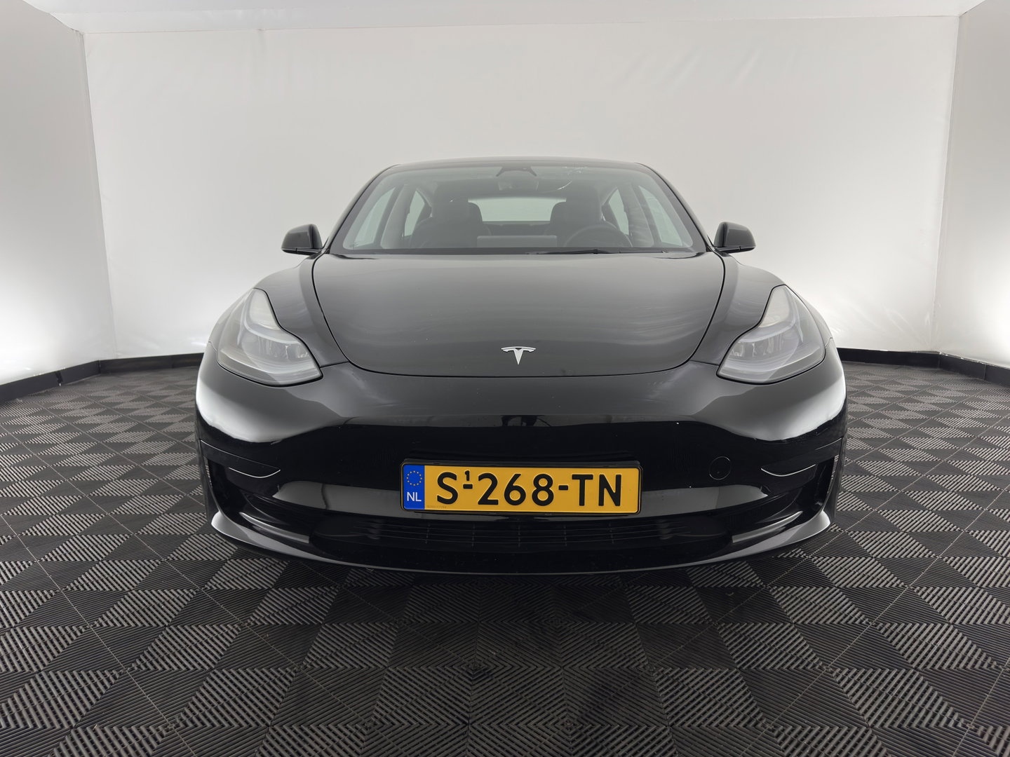 Tesla Model 3 Standard RWD Plus 60 kWh [3-Fase-11kW] (INCL-BTW) Aut. *PANO | AUTOPILOT | LEATHER | KEYLESS | FULL-LED | MEMORY-PACK | TOPVIEW | DAB | CARPLAY | DIGI-COCKPIT | LANE-ASSIST | HEATED- COMFORTSEATS | 19"ALU*