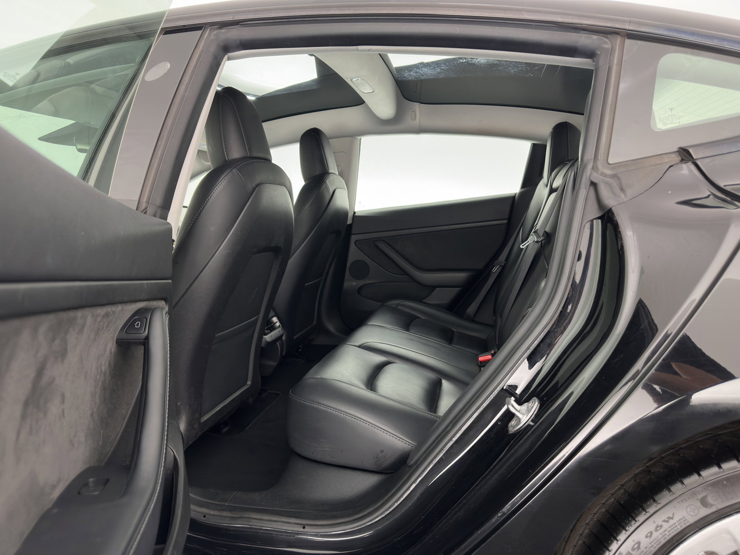 Tesla Model 3 Standard RWD Plus 60 kWh [3-Fase-11kW] (INCL-BTW) Aut. *PANO | AUTOPILOT | LEATHER | KEYLESS | FULL-LED | MEMORY-PACK | TOPVIEW | DAB | CARPLAY | DIGI-COCKPIT | LANE-ASSIST | HEATED- COMFORTSEATS | 19"ALU*