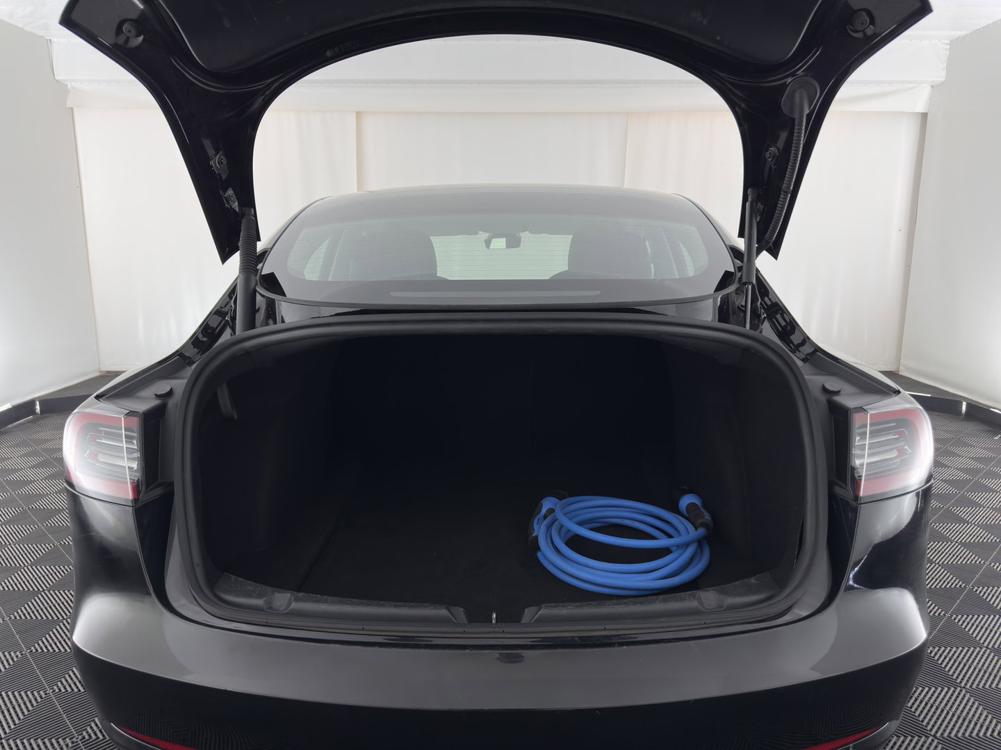 Tesla Model 3 Standard RWD Plus 60 kWh [3-Fase-11kW] (INCL-BTW) Aut. *PANO | AUTOPILOT | LEATHER | KEYLESS | FULL-LED | MEMORY-PACK | TOPVIEW | DAB | CARPLAY | DIGI-COCKPIT | LANE-ASSIST | HEATED- COMFORTSEATS | 19"ALU*