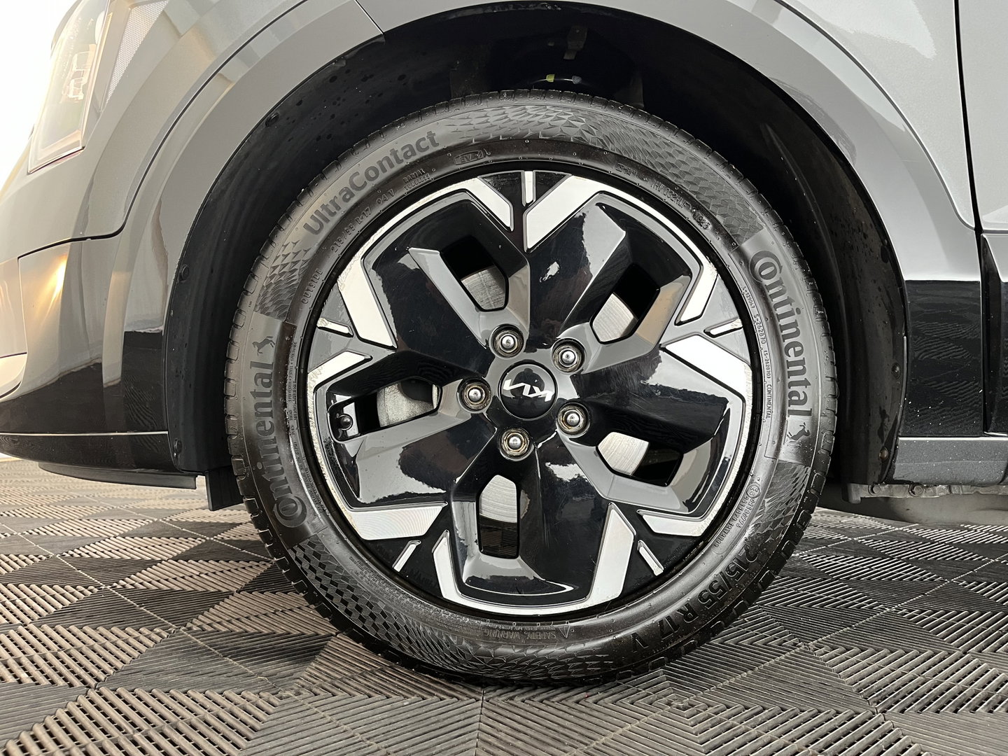 Kia Niro EV DynamicLine 64.8 kWh [3-Fase-11kW] {SoH-96%} (INCL-BTW) Aut. *LEATHER-FABRIC | ADAPTIVE-CRUISE | DIGI-COCKPIT | KEYLESS | CAMERA | DAB | COMFORTSEATS | SHIFTPADDLES | ECC | PDC | CARPLAY | AMBIENT-LIGHT | 17''ALU*
