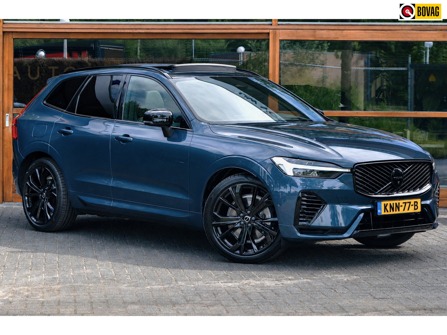Volvo XC60 T8 Hybride AWD Ultra Black Edition | Luchtvering | Head-Up Display | Trekhaak | Harman/Kardon |
