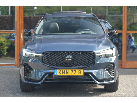 Volvo XC60 T8 Hybride AWD Ultra Black Edition | Luchtvering | Head-Up Display | Trekhaak | Harman/Kardon |